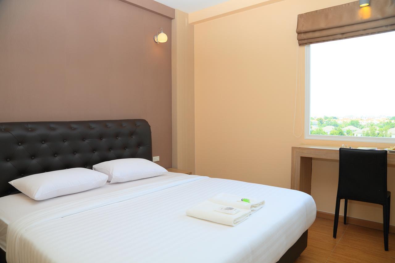 Triple Trees Hotel Pathum Thani Extérieur photo
