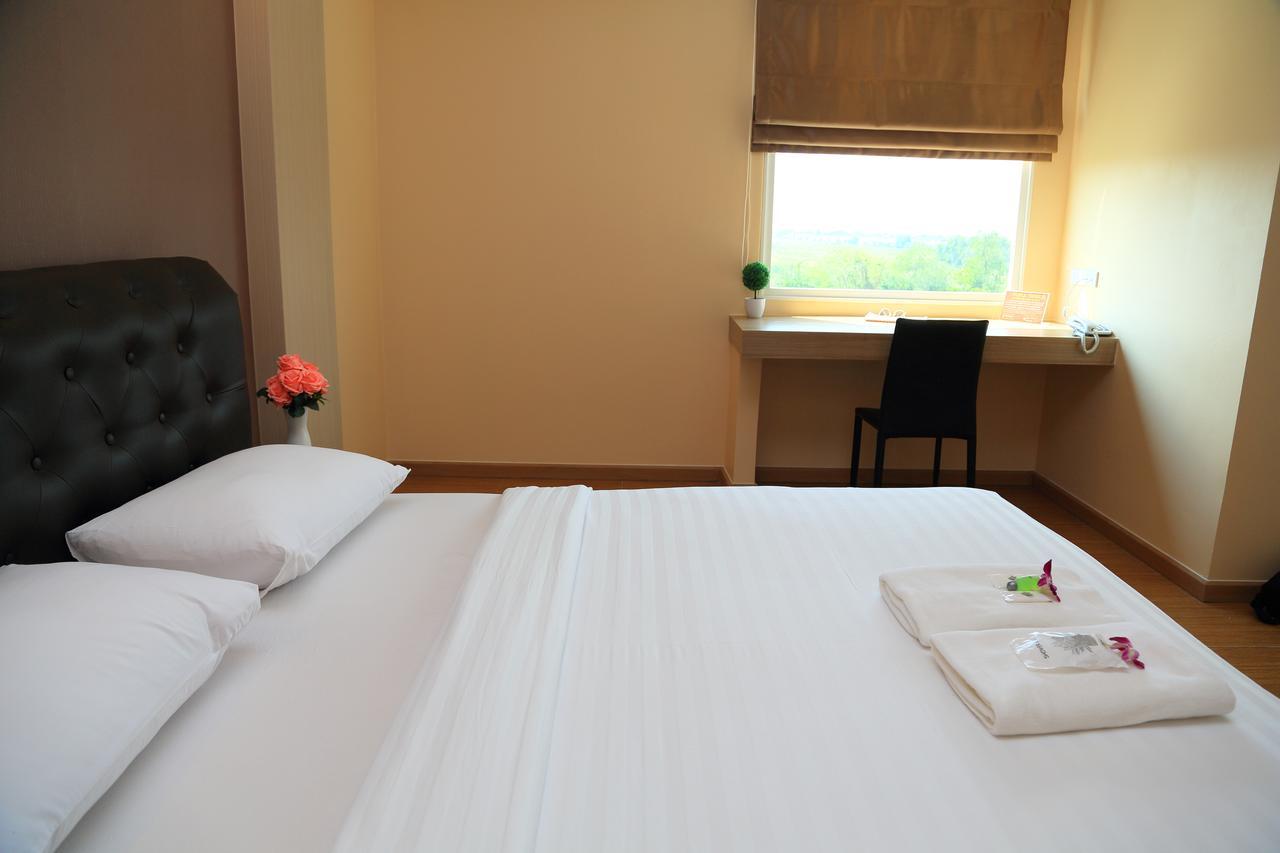 Triple Trees Hotel Pathum Thani Extérieur photo